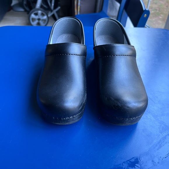 Size 37 Black Dansko Professional Clog - Picture 3 of 5